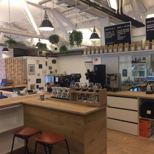 De nieuwe koffiebar van Boot Koffie in Het Lokaal in De Nieuwe Stad